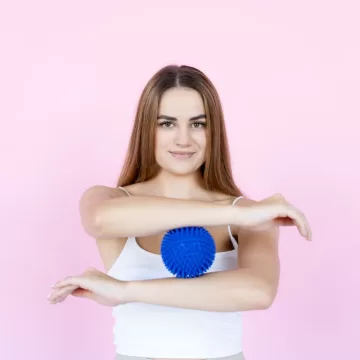 Niebieska piłeczka sensoryczna Line Sport masaż kończyny górnej